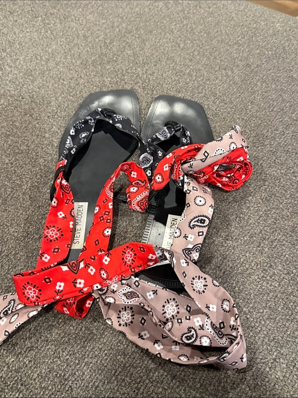 Steve Madden Sasher bandana print wrap-around thong sandals Women size 8 - Picture 2 of 9